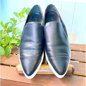 Flexible Vince Camuto Black Pointed Toe Flat Shoes